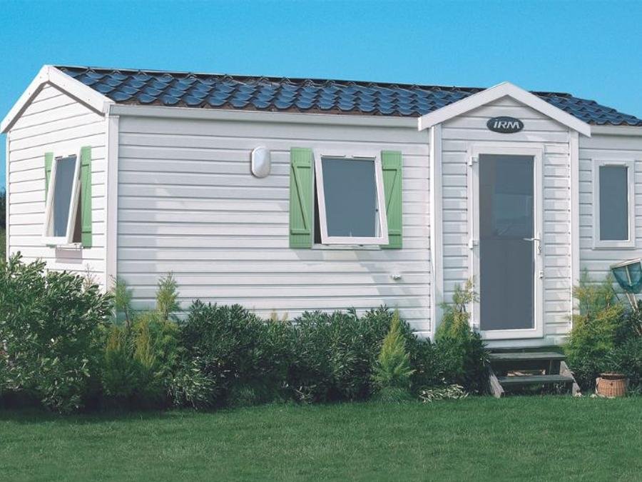 Camping Pas Cher vous présente avec son site Officiel campingpascher.fr, le Camping La Maïre classé 3 étoiles, situé sur la commune de Serignan dans le département Hérault (Languedoc Roussillon) en France. Le camping La Maïre, vous présente un hébergement de type mobil-home de 23 m² pour 4 personnes et télévision. Le camping La Maïre vous propose du dimanche 30 août au dimanche 06 septembre 2026, en promotion à -10% pour 7 nuits à 246,60 € au lieu de 274,0 € soit une Économie de 27,40 €. Cette location propose 1 dates différentes pour réserver votre séjour. Découvrez également les 36 autres gammes d'hébergements du camping. Les Avis clients pour le Camping La Maïre sont excellents avec une note moyenne de 8 sur 10. Piscine extérieure, Animation ados, Animations familiales, Club enfants, Aire de jeux enfants, Canoë-kayak, Centre équestre, Golf, Paddle, Ping-pong, Pétanque, Structure gonflable enfants, Terrain multisports, Bar, Dépôt de pain, Plats à emporter, Snack/Bar, Supermarché, Épicerie,... En savoir plus : cliquez-ICI.
