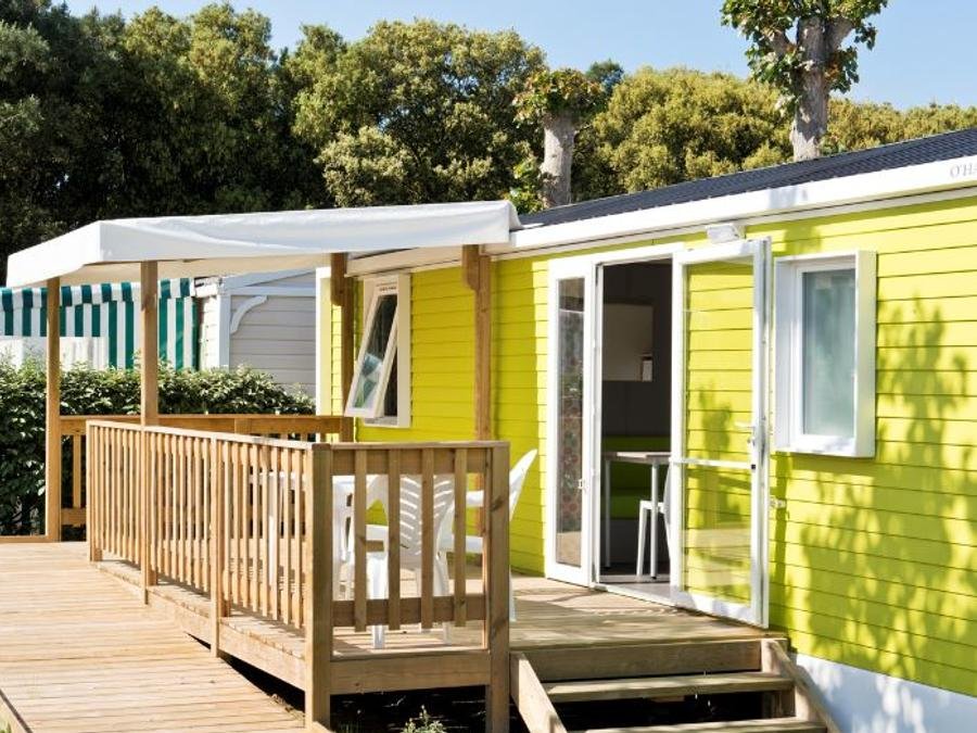 Camping Pas Cher vous présente avec son site Officiel campingpascher.fr, le Camping La Maïre classé 3 étoiles, situé sur la commune de Serignan dans le département Hérault (Languedoc Roussillon) en France. Le camping La Maïre vous propose un hébergement de type mobil-home de 30 m² pour 6 personnes. L'établissement vous propose 32 autres types d'hébergements. Découvrez tous nos séjours à petits prix dans la commune et aux alentours de Serignan du département : Hérault (Languedoc Roussillon). Les Avis clients pour le Camping La Maïre sont de 7 sur 10. Piscine extérieure, Animation ados, Animations familiales, Club enfants, Aire de jeux enfants, Canoë-kayak, Centre équestre, Golf, Paddle, Ping-pong, Pétanque, Structure gonflable enfants, Terrain multisports, Bar, Dépôt de pain, Plats à emporter, Snack/Bar, Supermarché, Épicerie,... En savoir plus : cliquez-ICI.