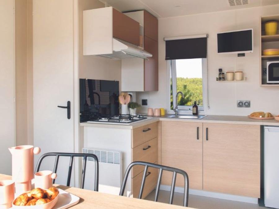 Camping Pas Cher vous présente avec son site Officiel campingpascher.fr, le Camping La Maïre classé 3 étoiles, situé sur la commune de Serignan dans le département Hérault (Languedoc Roussillon) en France. Le camping La Maïre vous propose un hébergement de type mobil-home de 28 m² pour 7 personnes avec climatisation (télévision). L'établissement vous propose 32 autres types d'hébergements. Découvrez tous nos séjours à petits prix dans la commune et aux alentours de Serignan du département : Hérault (Languedoc Roussillon). Les Avis clients pour le Camping La Maïre sont de 7 sur 10. Piscine extérieure, Animation ados, Animations familiales, Club enfants, Aire de jeux enfants, Canoë-kayak, Centre équestre, Golf, Paddle, Ping-pong, Pétanque, Structure gonflable enfants, Terrain multisports, Bar, Dépôt de pain, Plats à emporter, Snack/Bar, Supermarché, Épicerie,... En savoir plus : cliquez-ICI.