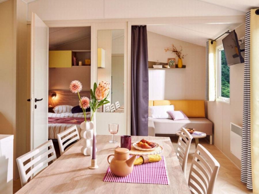 Camping Pas Cher vous présente avec son site Officiel campingpascher.fr, le Camping La Maïre classé 3 étoiles, situé sur la commune de Serignan dans le département Hérault (Languedoc Roussillon) en France. Le camping La Maïre vous propose un hébergement de type mobil-home de 30 m² pour 8 personnes avec climatisation (télévision). L'établissement vous propose 32 autres types d'hébergements. Découvrez tous nos séjours à petits prix dans la commune et aux alentours de Serignan du département : Hérault (Languedoc Roussillon). Les Avis clients pour le Camping La Maïre sont excellents avec une note moyenne de 8 sur 10. Piscine extérieure, Animation ados, Animations familiales, Club enfants, Aire de jeux enfants, Canoë-kayak, Centre équestre, Golf, Paddle, Ping-pong, Pétanque, Structure gonflable enfants, Terrain multisports, Bar, Dépôt de pain, Plats à emporter, Snack/Bar, Supermarché, Épicerie,... En savoir plus : cliquez-ICI.