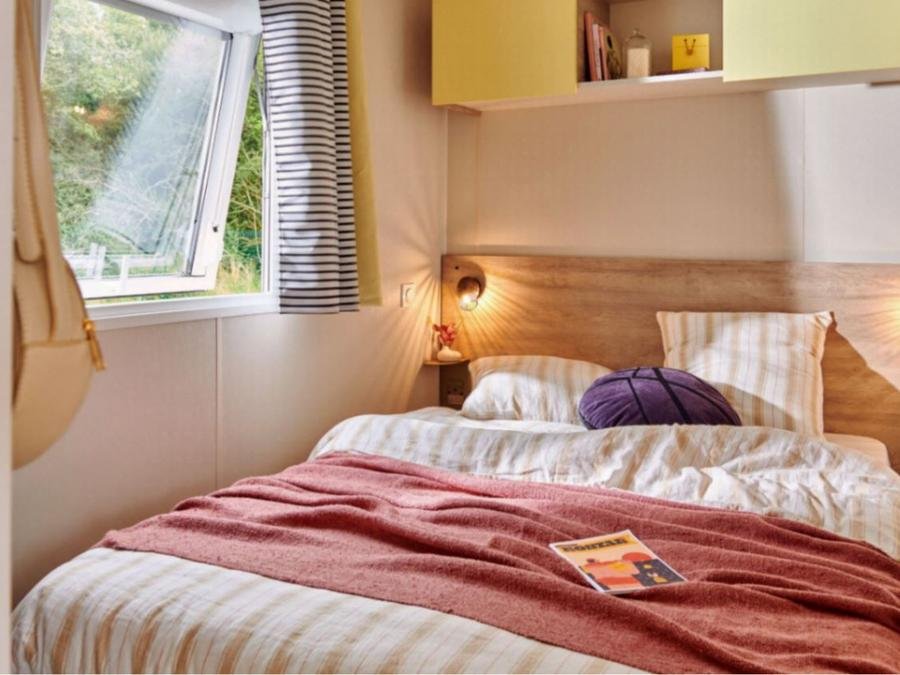 Camping Pas Cher vous présente avec son site Officiel campingpascher.fr, le Camping La Maïre classé 3 étoiles, situé sur la commune de Serignan dans le département Hérault (Languedoc Roussillon) en France. Le camping La Maïre vous propose un hébergement de type mobil-home de 30 m² pour 8 personnes avec climatisation (télévision). L'établissement vous propose 32 autres types d'hébergements. Découvrez tous nos séjours à petits prix dans la commune et aux alentours de Serignan du département : Hérault (Languedoc Roussillon). Les Avis clients pour le Camping La Maïre sont excellents avec une note moyenne de 8 sur 10. Piscine extérieure, Animation ados, Animations familiales, Club enfants, Aire de jeux enfants, Canoë-kayak, Centre équestre, Golf, Paddle, Ping-pong, Pétanque, Structure gonflable enfants, Terrain multisports, Bar, Dépôt de pain, Plats à emporter, Snack/Bar, Supermarché, Épicerie,... En savoir plus : cliquez-ICI.