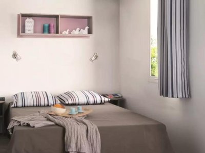 Cliquez pour découvrir toutes les photos de l'HÉBERGEMENT ! mobil-home - La Maïre photo 3