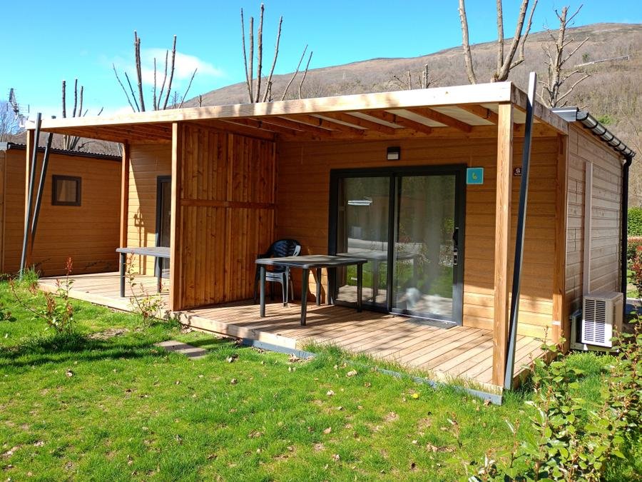 Camping Pas Cher vous présente avec son site Officiel campingpascher.fr, le Camping La Marmotte classé 4 étoiles, situé sur la commune de Savignac Les Ormeaux dans le département Ariège (Midi Pyrénées) en France. Le camping La Marmotte, vous présente un hébergement de type chalet de 16 m² avec climatisation et télévision. Le camping La Marmotte vous propose du dimanche 07 juin au dimanche 14 juin 2026 avec un DÉPART DEMAIN pour 7 nuits à 425€. Cette location propose 28 dates différentes pour réserver votre séjour. Découvrez également les 21 autres gammes d'hébergements du camping. Les Avis clients pour le Camping La Marmotte sont excellents avec une note moyenne de 8 sur 10. Piscine chauffée, Piscine couverte, Animations familiales, Club enfants, Aire de jeux enfants, Court de tennis, Golf, Pétanque, Randonnée, Salle de fitness, Bar, Boulangerie, Restaurant, Snack/Bar, Supermarché, Épicerie,... En savoir plus : cliquez-ICI.