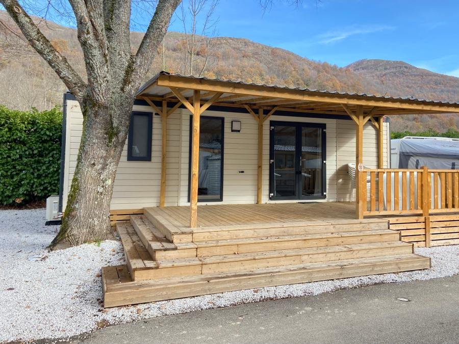 Camping Pas Cher vous présente avec son site Officiel campingpascher.fr, le Camping La Marmotte classé 4 étoiles, situé sur la commune de Savignac Les Ormeaux dans le département Ariège (Midi Pyrénées) en France. Le camping La Marmotte, vous présente un hébergement de type mobil-home de 27 m² avec climatisation et télévision. Le camping La Marmotte vous propose du sam. 29 août au sam. 05 septembre 2026 pour 7 nuits à 504€. Cette location propose 32 dates différentes pour réserver votre séjour. Découvrez également les 21 autres gammes d'hébergements du camping. Les Avis clients pour le Camping La Marmotte sont excellents avec une note moyenne de 8 sur 10. Piscine chauffée, Piscine couverte, Animations familiales, Club enfants, Aire de jeux enfants, Court de tennis, Golf, Pétanque, Randonnée, Salle de fitness, Bar, Boulangerie, Restaurant, Snack/Bar, Supermarché, Épicerie,... En savoir plus : cliquez-ICI.