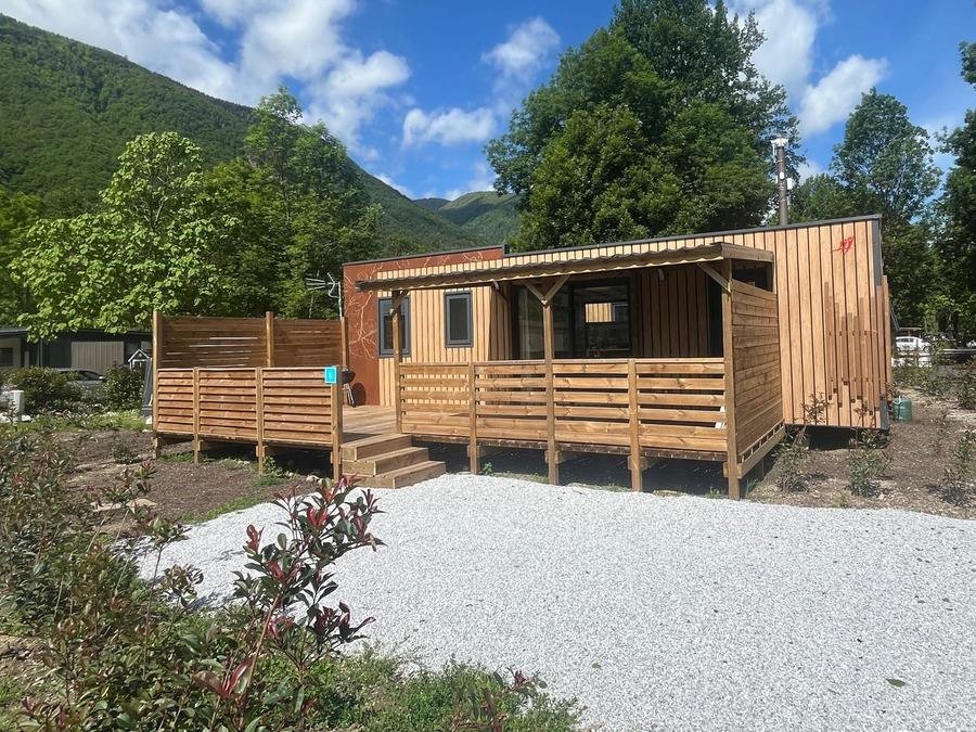 Camping Pas Cher vous présente avec son site Officiel campingpascher.fr, le Camping La Marmotte classé 4 étoiles, situé sur la commune de Savignac Les Ormeaux dans le département Ariège (Midi Pyrénées) en France. Le camping La Marmotte, vous présente un hébergement de type mobil-home de 40 m² avec climatisation et télévision. Le camping La Marmotte vous propose du sam. 05 septembre au sam. 12 septembre 2026 pour 7 nuits à 756€. Cette location propose 14 dates différentes pour réserver votre séjour. Découvrez également les 21 autres gammes d'hébergements du camping. Les Avis clients pour le Camping La Marmotte sont excellents avec une note moyenne de 8 sur 10. Piscine chauffée, Piscine couverte, Animations familiales, Club enfants, Aire de jeux enfants, Court de tennis, Golf, Pétanque, Randonnée, Salle de fitness, Bar, Boulangerie, Restaurant, Snack/Bar, Supermarché, Épicerie,... En savoir plus : cliquez-ICI.