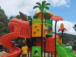 Camping Pas Cher vous présente avec son site Officiel campingpascher.fr, le Camping Paradis La Marmotte classé 4 étoiles, situé sur la commune de Savignac Les Ormeaux dans le département Ariège (Midi Pyrénées) en France. Le camping Paradis La Marmotte vous propose un hébergement de type chalet de 42 m² (télévision). L'établissement vous propose 20 autres types d'hébergements. Découvrez tous nos séjours à petits prix dans la commune et aux alentours de Savignac Les Ormeaux du département : Ariège (Midi Pyrénées). Les Avis clients pour le Camping Paradis La Marmotte sont excellents avec une note moyenne de 8 sur 10. Piscine chauffée, Piscine couverte, Animations familiales, Club enfants, Aire de jeux enfants, Court de tennis, Golf, Pétanque, Randonnée, Salle de fitness, Bar, Boulangerie, Restaurant, Snack/Bar, Supermarché, Épicerie,... En savoir plus : cliquez-ICI.