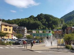 Camping Pas Cher vous présente avec son site Officiel campingpascher.fr, le Camping Paradis La Marmotte classé 4 étoiles, situé sur la commune de Savignac Les Ormeaux dans le département Ariège (Midi Pyrénées) en France. Le camping Paradis La Marmotte vous propose un hébergement de type mobil-home avec climatisation (télévision). L'établissement vous propose 20 autres types d'hébergements. Découvrez tous nos séjours à petits prix dans la commune et aux alentours de Savignac Les Ormeaux du département : Ariège (Midi Pyrénées). Les Avis clients pour le Camping Paradis La Marmotte sont excellents avec une note moyenne de 8 sur 10. Piscine chauffée, Piscine couverte, Animations familiales, Club enfants, Aire de jeux enfants, Court de tennis, Golf, Pétanque, Randonnée, Salle de fitness, Bar, Boulangerie, Restaurant, Snack/Bar, Supermarché, Épicerie,... En savoir plus : cliquez-ICI.