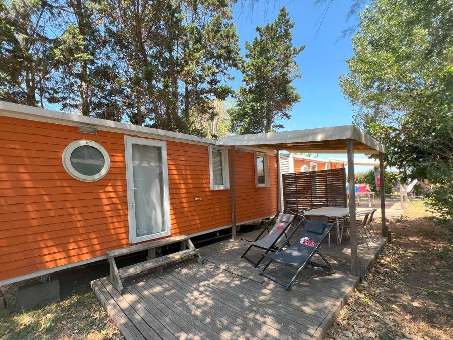 Camping Pas Cher vous présente avec son site Officiel campingpascher.fr, le Camping Le Clos Virgile classé 4 étoiles, situé sur la commune de Serignan dans le département Hérault (Languedoc Roussillon) en France. Le camping Le Clos Virgile, vous présente un hébergement de type mobil-home de 30 m² avec climatisation et télévision. Le camping Le Clos Virgile vous propose du sam. 29 août au sam. 05 septembre 2026, en promotion à -8% pour 7 nuits à 329 € au lieu de 359,0 € soit une Économie de 30 €. Cette location propose 10 dates différentes pour réserver votre séjour. Découvrez également les 63 autres gammes d'hébergements du camping. Les Avis clients pour le Camping Le Clos Virgile sont de 7 sur 10. Parc aquatique, Piscine couverte, Piscine extérieure, Animations familiales, Club ados, Club enfants, Aire de jeux enfants, Canoë-kayak, Centre équestre, Golf, Paddle, Ping-pong, Pétanque, Salle de jeux vidéo, Structure gonflable enfants, Terrain multisports, Trampoline, Bar, Dépôt de pain, Plats à emporter, Restaurant, Snack/Bar, Supermarché, Épicerie,... En savoir plus : cliquez-ICI.