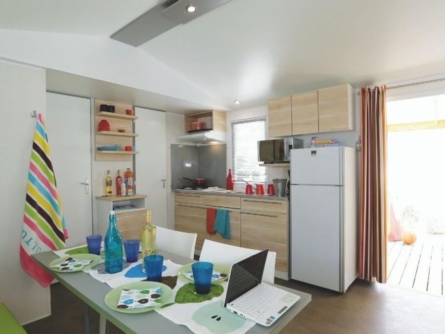 Camping Pas Cher vous présente avec son site Officiel campingpascher.fr, le Camping Le Clos Virgile classé 4 étoiles, situé sur la commune de Serignan dans le département Hérault (Languedoc Roussillon) en France. Le camping Le Clos Virgile vous propose un hébergement de type mobil-home de 30 m² pour 8 personnes avec climatisation (télévision). L'établissement vous propose 60 autres types d'hébergements. Découvrez tous nos séjours à petits prix dans la commune et aux alentours de Serignan du département : Hérault (Languedoc Roussillon). Les Avis clients pour le Camping Le Clos Virgile sont de 7 sur 10. Parc aquatique, Piscine couverte, Piscine extérieure, Animations familiales, Club ados, Club enfants, Aire de jeux enfants, Canoë-kayak, Centre équestre, Golf, Paddle, Ping-pong, Pétanque, Salle de jeux vidéo, Structure gonflable enfants, Terrain multisports, Trampoline, Bar, Dépôt de pain, Plats à emporter, Restaurant, Snack/Bar, Supermarché, Épicerie,... En savoir plus : cliquez-ICI.