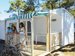 Camping Pas Cher vous présente avec son site Officiel campingpascher.fr, le Camping Le Clos Virgile classé 4 étoiles, situé sur la commune de Serignan dans le département Hérault (Languedoc Roussillon) en France. Le camping Le Clos Virgile, vous présente un hébergement de type mobil-home de 28 m² avec climatisation et télévision. Le camping Le Clos Virgile vous proposeun séjour PAS CHER avec une REMISEdu sam. 04 avril au sam. 11 avril 2026, en promotion à -35% pour 7 nuits à 339 € au lieu de 521,54 € soit une Économie de 182,54 €. Cette location propose 68 dates différentes pour réserver votre séjour. Découvrez également les 4 autres gammes d'hébergements du camping. Les Avis clients pour le Camping Le Clos Virgile sont de 7 sur 10. Parc aquatique, Piscine couverte, Piscine extérieure, Animations familiales, Club ados, Club enfants, Aire de jeux enfants, Canoë-kayak, Centre équestre, Golf, Paddle, Ping-pong, Pétanque, Salle de jeux vidéo, Structure gonflable enfants, Terrain multisports, Trampoline, Bar, Dépôt de pain, Plats à emporter, Restaurant, Snack/Bar, Supermarché, Épicerie,... En savoir plus : cliquez-ICI.