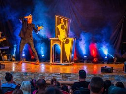 Camping Pas Cher vous présente avec son site Officiel campingpascher.fr, le Camping Le Clos Virgile classé 4 étoiles, situé sur la commune de Serignan dans le département Hérault (Languedoc Roussillon) en France. Le camping Le Clos Virgile, vous présente un hébergement de type mobil-home de 28 m² avec climatisation et télévision. Le camping Le Clos Virgile vous propose du sam. 04 avril au sam. 11 avril 2026 pour 7 nuits à 239€. Cette location propose 19 dates différentes pour réserver votre séjour. Découvrez également les 4 autres gammes d'hébergements du camping. Les Avis clients pour le Camping Le Clos Virgile sont de 7 sur 10. Parc aquatique, Piscine couverte, Piscine extérieure, Animations familiales, Club ados, Club enfants, Aire de jeux enfants, Canoë-kayak, Centre équestre, Golf, Paddle, Ping-pong, Pétanque, Salle de jeux vidéo, Structure gonflable enfants, Terrain multisports, Trampoline, Bar, Dépôt de pain, Plats à emporter, Restaurant, Snack/Bar, Supermarché, Épicerie,... En savoir plus : cliquez-ICI.