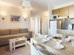 Camping Pas Cher vous présente avec son site Officiel campingpascher.fr, la Résidence Odalys Référence Terra Gaia classé 4 étoiles, située sur la commune de Sète dans le département Hérault (Languedoc Roussillon) en France. La résidence Odalys Référence Terra Gaia, vous présente un hébergement de type appartement de 33 m² pour 4 personnes et télévision. La résidence Odalys Référence Terra Gaia vous propose du sam. 13 décembre au sam. 20 décembre 2025 avec un DÉPART DEMAIN pour 7 nuits à 409€. Cette location propose 42 dates différentes pour réserver votre séjour. Découvrez également les 6 autres gammes d'hébergements de la résidence. Les Avis clients pour la Résidence Odalys Référence Terra Gaia sont excellents avec une note moyenne de 8 sur 10. Piscine chauffée, Piscine extérieure, Aire de jeux enfants, Salle de fitness, Café,... En savoir plus : cliquez-ICI.