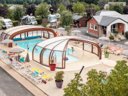 Camping Pas Cher vous présente avec son site Officiel campingpascher.fr, le Camping Les Calquières classé 4 étoiles, situé sur la commune de Severac Le Chateau dans le département Aveyron (Midi Pyrénées) en France. Le camping Les Calquières vous propose un hébergement de type mobil-home de 30 m² (télévision). L'établissement vous propose 8 autres types d'hébergements. Découvrez tous nos séjours à petits prix dans la commune et aux alentours de Severac Le Chateau du département : Aveyron (Midi Pyrénées). Les Avis clients pour le Camping Les Calquières sont excellents avec une note moyenne de 8 sur 10. Piscine chauffée, Piscine couverte, Animations familiales, Club ados, Club enfants, Aire de jeux enfants, Ping-pong, Pétanque, Salle de fitness, Terrain multisports, Snack/Bar,... En savoir plus : cliquez-ICI.