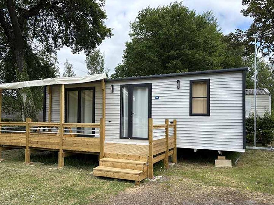 Camping Pas Cher vous présente avec son site Officiel campingpascher.fr, le Camping Domaine De La Motte classé 4 étoiles, situé sur la commune de Signy Le Petit dans le département Ardennes (Champagne Ardenne) en France. Le camping Domaine De La Motte vous propose un hébergement de type mobil-home de 32 m² pour 6 personnes (télévision). L'établissement vous propose 13 autres types d'hébergements. Découvrez tous nos séjours à petits prix dans la commune et aux alentours de Signy Le Petit du département : Ardennes (Champagne Ardenne). Les Avis clients pour le Camping Domaine De La Motte sont de 7 sur 10. Piscine chauffée, Piscine couverte, Animations familiales, Club enfants, Aire de jeux enfants, Canoë-kayak, Centre équestre, Court de tennis, Ping-pong, Randonnée, Terrain multisports, Bar, Boulangerie, Plats à emporter, Restaurant, Snack/Bar,... En savoir plus : cliquez-ICI.