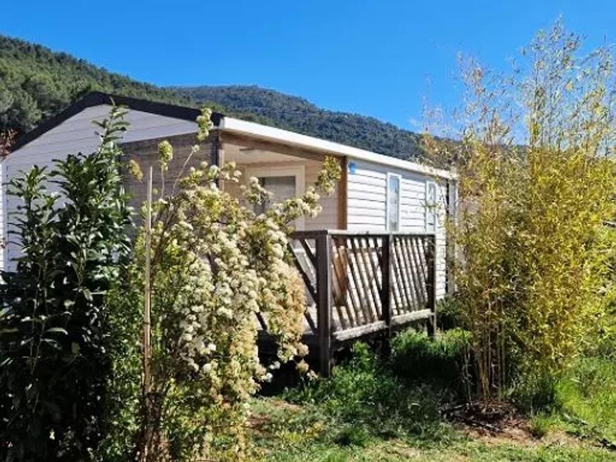 Camping Pas Cher vous présente avec son site Officiel campingpascher.fr, le Camping Ushuaïa Villages La Roudeliere classé 3 étoiles, situé sur la commune de Signes dans le département Var (Provence Alpes Côte D'azur) en France. Le camping Ushuaïa Villages La Roudeliere, vous présente un hébergement de type mobil-home de 22 m² avec climatisation. Le camping Ushuaïa Villages La Roudeliere vous propose du mercredi 23 septembre au mercredi 30 septembre 2026 pour 7 nuits à 289€. Cette location propose 8 dates différentes pour réserver votre séjour. Découvrez également les 12 autres gammes d'hébergements du camping. Les Avis clients pour le Camping Ushuaïa Villages La Roudeliere sont excellents avec une note moyenne de 8 sur 10. Piscine extérieure, Pétanque, Randonnée, Dépôt de pain, Snack/Bar, Supermarché,... En savoir plus : cliquez-ICI.