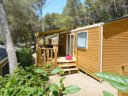 Camping Pas Cher vous présente avec son site Officiel campingpascher.fr, le Camping Maeva Escapades Les Playes classé 4 étoiles, situé sur la commune de Six-fours-les-plages dans le département Var (Provence Alpes Côte D'azur) en France. Le camping Maeva Escapades Les Playes vous propose un hébergement de type mobil-home de 28 m² avec climatisation (télévision). Cet hébergement propose plus de 16 dates différentes pour réserver ! Pour dévouvrir la période la moins chère, consultez la rubrique 'Tarifs' et sélectionnez votre mois de départ. L'établissement vous propose 8 autres types d'hébergements. Découvrez tous nos séjours à petits prix dans la commune et aux alentours de Six-fours-les-plages du département : Var (Provence Alpes Côte D'azur). Les Avis clients pour le Camping Maeva Escapades Les Playes sont excellents avec une note moyenne de 8 sur 10. Piscine chauffée, Piscine extérieure, Animations familiales, Club enfants, Aire de jeux enfants, Baby-foot, Canoë-kayak, Centre équestre, Court de tennis, Ping-pong, Pétanque, Randonnée, Bar, Dépôt de pain, Pizzeria, Plats à emporter, Snack/Bar, Supermarché,... En savoir plus : cliquez-ICI.