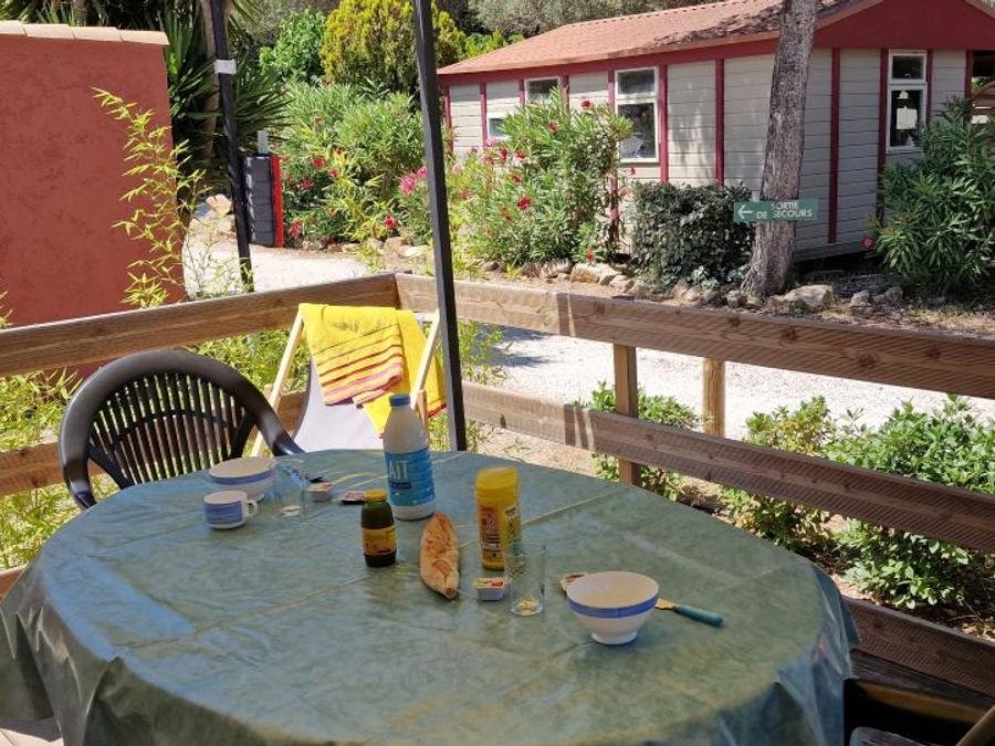 Camping Pas Cher vous présente avec son site Officiel campingpascher.fr, le Camping Flower Orly D'Azur classé 3 étoiles, situé sur la commune de Six-fours-les-plages dans le département Var (Provence Alpes Côte D'azur) en France. Le camping Flower Orly D'Azur, vous présente un hébergement de type mobil-home de 20 m² et télévision. Le camping Flower Orly D'Azur vous propose du sam. 12 septembre au sam. 19 septembre 2026 pour 7 nuits à 308€. Cette location propose 139 dates différentes pour réserver votre séjour. Découvrez également les 12 autres gammes d'hébergements du camping. Les Avis clients pour le Camping Flower Orly D'Azur sont de 7 sur 10. Piscine chauffée, Piscine extérieure, Animation enfants, Aire de jeux enfants, Baby-foot, Ping-pong, Plongée, Pétanque, Randonnée, Salle de jeux vidéo, Structure gonflable enfants, Terrain multisports, Bar, Dépôt de pain, Snack/Bar,... En savoir plus : cliquez-ICI.