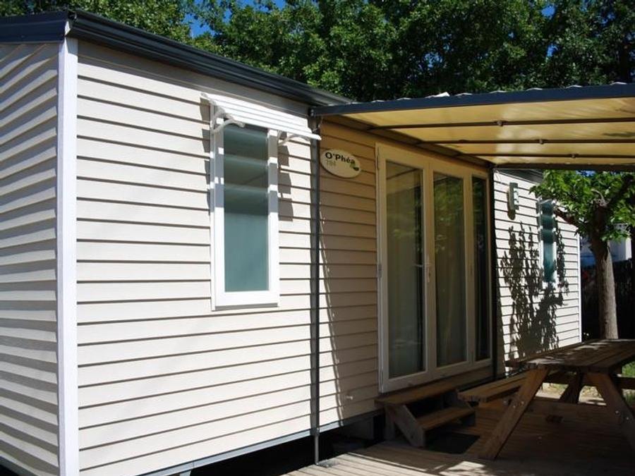 Camping Pas Cher vous présente avec son site Officiel campingpascher.fr, le Camping Flower Orly D'Azur classé 3 étoiles, situé sur la commune de Six-fours-les-plages dans le département Var (Provence Alpes Côte D'azur) en France. Le camping Flower Orly D'Azur, vous présente un hébergement de type mobil-home de 31 m². Le camping Flower Orly D'Azur vous propose du sam. 12 septembre au sam. 19 septembre 2026 pour 7 nuits à 336€. Cette location propose 131 dates différentes pour réserver votre séjour. Découvrez également les 12 autres gammes d'hébergements du camping. Les Avis clients pour le Camping Flower Orly D'Azur sont de 7 sur 10. Piscine chauffée, Piscine extérieure, Animation enfants, Aire de jeux enfants, Baby-foot, Ping-pong, Plongée, Pétanque, Randonnée, Salle de jeux vidéo, Structure gonflable enfants, Terrain multisports, Bar, Dépôt de pain, Snack/Bar,... En savoir plus : cliquez-ICI.