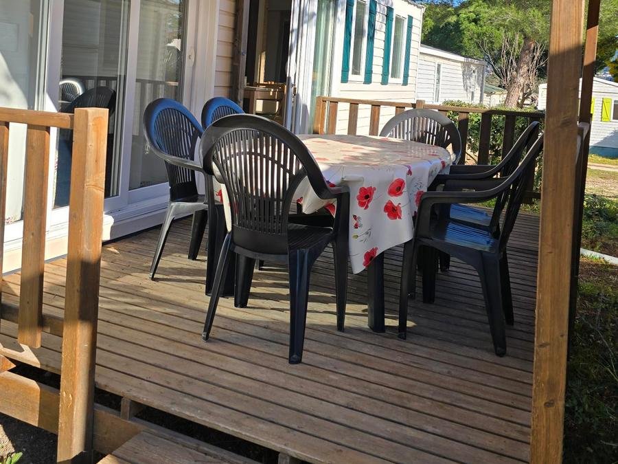 Camping Pas Cher vous présente avec son site Officiel campingpascher.fr, le Camping Flower Orly D'Azur classé 3 étoiles, situé sur la commune de Six-fours-les-plages dans le département Var (Provence Alpes Côte D'azur) en France. Le camping Flower Orly D'Azur, vous présente un hébergement de type mobil-home de 34 m² pour 1 personne. Le camping Flower Orly D'Azur vous propose du sam. 12 septembre au sam. 19 septembre 2026 pour 7 nuits à 441€. Cette location propose 145 dates différentes pour réserver votre séjour. Découvrez également les 12 autres gammes d'hébergements du camping. Les Avis clients pour le Camping Flower Orly D'Azur sont de 7 sur 10. Piscine chauffée, Piscine extérieure, Animation enfants, Aire de jeux enfants, Baby-foot, Ping-pong, Plongée, Pétanque, Randonnée, Salle de jeux vidéo, Structure gonflable enfants, Terrain multisports, Bar, Dépôt de pain, Snack/Bar,... En savoir plus : cliquez-ICI.