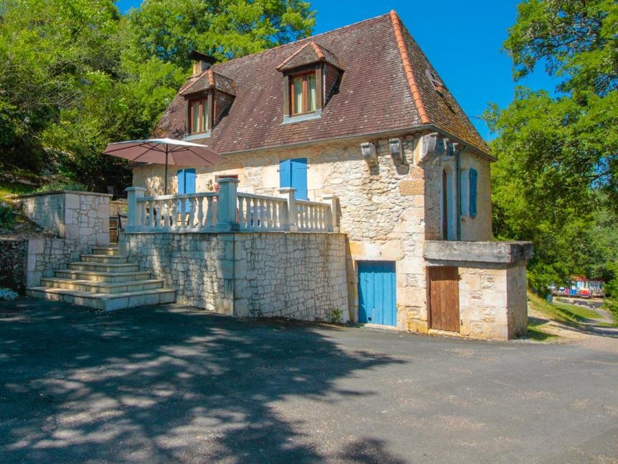 Camping Pas Cher vous présente avec son site Officiel campingpascher.fr, le Camping La Draille classé 4 étoiles, situé sur la commune de Souillac dans le département Lot (Midi Pyrénées) en France. Le camping La Draille vous propose un hébergement de type maison pour 1 personne. L'établissement vous propose 12 autres types d'hébergements. Découvrez tous nos séjours à petits prix dans la commune et aux alentours de Souillac du département : Lot (Midi Pyrénées). Les Avis clients pour le Camping La Draille sont de 7 sur 10. Bassin enfant, Piscine extérieure, Club enfants, Aire de jeux enfants, Canoë-kayak, Centre équestre, Court de tennis, Golf, Ping-pong, Pétanque, Randonnée, Terrain de football, Trampoline, Bar, Dépôt de pain, Pizzeria, Plats à emporter, Snack/Bar, Épicerie,... En savoir plus : cliquez-ICI.