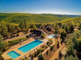 Camping Pas Cher vous présente avec son site Officiel campingpascher.fr, le Établissement De La Paille Basse, situé sur la commune de Souillac dans le département Lot (Midi-pyrénées) en France. L'établissement De La Paille Basse vous propose un hébergement de type mobil-home de 32 m². L'établissement vous propose 8 autres types d'hébergements. Découvrez tous nos séjours à petits prix dans la commune et aux alentours de Souillac du département : Lot (Midi-pyrénées).... En savoir plus : cliquez-ICI.