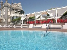 Camping Pas Cher vous présente avec son site Officiel campingpascher.fr, le Camping Village Internazionale Sottomarina Chioggia classé 4 étoiles, situé sur la commune de Sottomarina dans le département Venise (Vénétie) en Italie. Le camping Village Internazionale Sottomarina Chioggia, vous présente un hébergement de type mobil-home de 34 m² avec climatisation et télévision. Le camping Village Internazionale Sottomarina Chioggia vous propose du vendredi 04 septembre au vendredi 11 septembre 2026 pour 7 nuits à 913€. Cette location propose 28 dates différentes pour réserver votre séjour. Découvrez également les 7 autres gammes d'hébergements du camping. Les Avis clients pour le Camping Village Internazionale Sottomarina Chioggia sont excellents avec une note moyenne de 8 sur 10. Mer, Piscine extérieure, Animations familiales, Club enfants, Aire de jeux enfants, Bar, Pizzeria, Épicerie,... En savoir plus : cliquez-ICI.