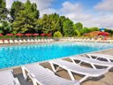 Camping Pas Cher vous présente avec son site Officiel campingpascher.fr, le Camping Flower Les Ondines classé 3 étoiles, situé sur la commune de Souillac dans le département Lot (Midi Pyrénées) en France. Le camping Flower Les Ondines vous propose un hébergement de type bungalow toilé de 27 m² pour 2 personnes. Cet hébergement propose plus de 44 dates différentes pour réserver ! Pour dévouvrir la période la moins chère, consultez la rubrique 'Tarifs' et sélectionnez votre mois de départ. L'établissement vous propose 11 autres types d'hébergements. Découvrez tous nos séjours à petits prix dans la commune et aux alentours de Souillac du département : Lot (Midi Pyrénées). Les Avis clients pour le Camping Flower Les Ondines sont de 7 sur 10. Piscine chauffée, Piscine extérieure, Club enfants, Aire de jeux enfants, Canoë-kayak, Centre équestre, Golf, Ping-pong, Pétanque, Randonnée, Structure gonflable enfants, Terrain multisports, Bar, Dépôt de pain, Snack/Bar, Épicerie,... En savoir plus : cliquez-ICI.