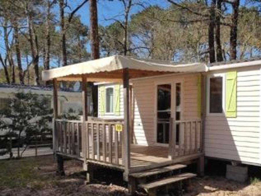 Camping Pas Cher vous présente avec son site Officiel campingpascher.fr, le Camping Municipal Les Genêts classé 3 étoiles, situé sur la commune de Soulac Sur Mer dans le département Gironde (Aquitaine) en France. Le camping Municipal Les Genêts vous propose un hébergement de type mobil-home de 24 m² pour 5 personnes. L'établissement vous propose 9 autres types d'hébergements. Découvrez tous nos séjours à petits prix dans la commune et aux alentours de Soulac Sur Mer du département : Gironde (Aquitaine). Les Avis clients pour le Camping Municipal Les Genêts sont de 7 sur 10. Piscine extérieure, Animation enfants, Animations familiales, Club enfants, Aire de jeux enfants, Centre équestre, Ping-pong, Pétanque, Surf, Bar, Dépôt de pain, Pizzeria, Plats à emporter, Snack/Bar, Supermarché, Épicerie,... En savoir plus : cliquez-ICI.