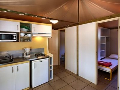 Cliquez pour découvrir toutes les photos de l'HÉBERGEMENT ! chalet - Municipal Les Genêts photo 3