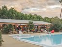 Camping Pas Cher vous présente avec son site Officiel campingpascher.fr, le Camping Des Pins classé 4 étoiles, situé sur la commune de Soulac Sur Mer dans le département Gironde (Aquitaine) en France. Le camping Des Pins vous propose un hébergement de type tente en toile et bois de 43 m² pour 6 personnes. L'établissement vous propose 11 autres types d'hébergements. Découvrez tous nos séjours à petits prix dans la commune et aux alentours de Soulac Sur Mer du département : Gironde (Aquitaine). Les Avis clients pour le Camping Des Pins sont excellents avec une note moyenne de 8 sur 10. Parc aquatique, Piscine chauffée, Piscine extérieure, Animations familiales, Club enfants, Aire de jeux enfants, Centre équestre, Court de tennis, Cyclisme, Jet-ski, Location de bateaux, Paddle, Ping-pong, Pétanque, Skatepark, Surf, Terrain de beach-volley, Bar, Dépôt de pain, Pizzeria, Plats à emporter, Snack/Bar, Épicerie,... En savoir plus : cliquez-ICI.