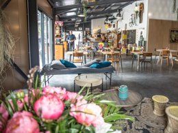 Camping Pas Cher vous présente avec son site Officiel campingpascher.fr, le Camping Des Pins - Paradis classé 4 étoiles, situé sur la commune de Soulac Sur Mer dans le département Gironde (Aquitaine) en France. Le camping Des Pins - Paradis, vous présente un hébergement de type bungalow toilé de 24 m² pour 4 personnes. Le camping Des Pins - Paradis vous propose du dimanche 26 avril au dimanche 03 mai 2026 pour 7 nuits à 175€. Cette location propose 21 dates différentes pour réserver votre séjour. Découvrez également les 11 autres gammes d'hébergements du camping. Les Avis clients pour le Camping Des Pins - Paradis sont excellents avec une note moyenne de 8 sur 10. Parc aquatique, Piscine chauffée, Piscine extérieure, Animations familiales, Club enfants, Aire de jeux enfants, Centre équestre, Court de tennis, Cyclisme, Jet-ski, Location de bateaux, Paddle, Ping-pong, Pétanque, Skatepark, Surf, Terrain de beach-volley, Bar, Dépôt de pain, Pizzeria, Plats à emporter, Snack/Bar, Épicerie,... En savoir plus : cliquez-ICI.