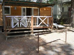 Camping Pas Cher vous présente avec son site Officiel campingpascher.fr, le Camping La Source classé 3 étoiles, situé sur la commune de Sournia dans le département Pyrénées-orientales (Languedoc Roussillon) en France. Le camping La Source, vous présente un hébergement de type mobil-home de 25 m² avec climatisation et télévision. Le camping La Source vous propose du jeudi 18 décembre au jeudi 25 décembre 2025 pour 7 nuits à 307€. Cette location propose 246 dates différentes pour réserver votre séjour. Découvrez également les 14 autres gammes d'hébergements du camping. Les Avis clients pour le Camping La Source sont excellents avec une note moyenne de 8 sur 10. LacMer, Piscine chauffée, Piscine extérieure, Animations familiales, Aire de jeux enfants, Baby-foot, Canoë-kayak, Centre équestre, Cyclisme, Parcours sportif, Ping-pong, Pétanque, Randonnée, Structure gonflable enfants, Terrain multisports, Trampoline, Bar, Boulangerie, Plats à emporter, Snack/Bar, Épicerie,... En savoir plus : cliquez-ICI.