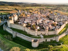 Camping Pas Cher vous présente avec son site Officiel campingpascher.fr, le Camping La Source classé 3 étoiles, situé sur la commune de Sournia dans le département Pyrénées-orientales (Languedoc Roussillon) en France. Le camping La Source, vous présente un hébergement de type mobil-home de 26 m² pour 4 personnes. Le camping La Source vous propose du vendredi 01 mai au vendredi 08 mai 2026 pour 7 nuits à 400€. Cette location propose 95 dates différentes pour réserver votre séjour. Découvrez également les 14 autres gammes d'hébergements du camping. Les Avis clients pour le Camping La Source sont excellents avec une note moyenne de 8 sur 10. LacMer, Piscine chauffée, Piscine extérieure, Animations familiales, Aire de jeux enfants, Baby-foot, Canoë-kayak, Centre équestre, Cyclisme, Parcours sportif, Ping-pong, Pétanque, Randonnée, Structure gonflable enfants, Terrain multisports, Trampoline, Bar, Boulangerie, Plats à emporter, Snack/Bar, Épicerie,... En savoir plus : cliquez-ICI.