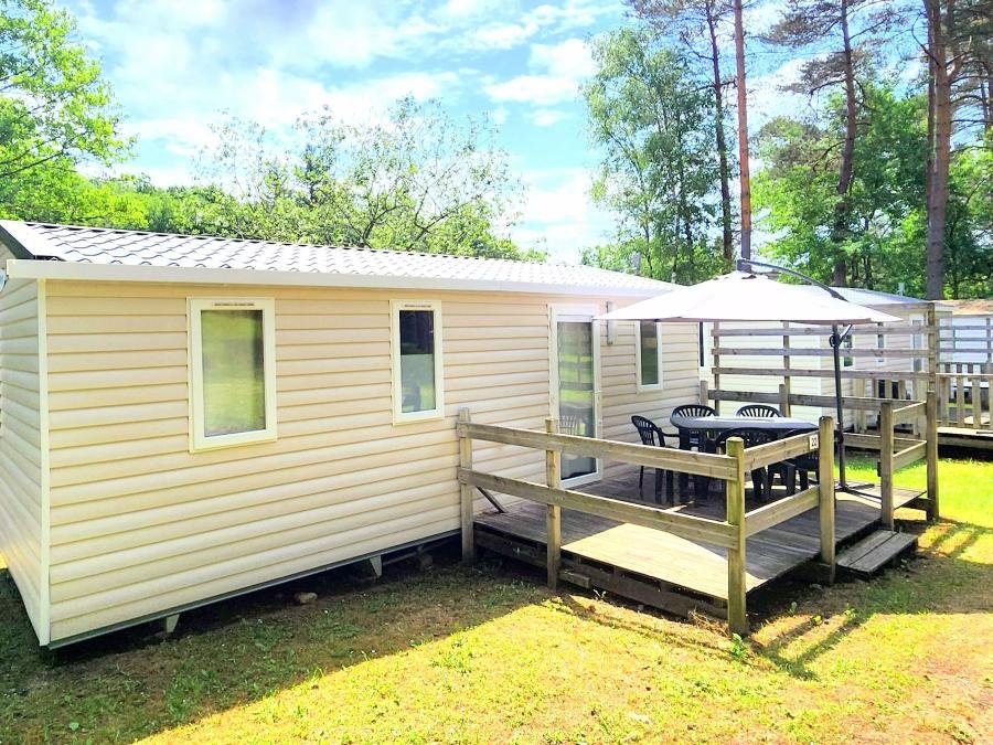 Camping Pas Cher vous présente avec son site Officiel campingpascher.fr, le Camping Les Trois Sources classé 4 étoiles, situé sur la commune de Sousceyrac dans le département Lot (Midi Pyrénées) en France. Le camping Les Trois Sources, vous présente un hébergement de type mobil-home de 30 m². Le camping Les Trois Sources vous proposeun séjour PAS CHER avec une REMISEdu lundi 08 juin au lundi 15 juin 2026, en promotion à -40% pour 7 nuits à 189 € au lieu de 315,0 € soit une Économie de 126 €. Cette location propose 41 dates différentes pour réserver votre séjour. Découvrez également les 9 autres gammes d'hébergements du camping. Les Avis clients pour le Camping Les Trois Sources sont excellents avec une note moyenne de 8 sur 10. RivièreÉtang, Piscine chauffée, Piscine extérieure, Animations familiales, Club ados, Club enfants, Aire de jeux enfants, Baby-foot, Canoë-kayak, Paddle, Parcours sportif, Ping-pong, Piscine, Pédalo, Pétanque, Randonnée, Structure gonflable enfants, Terrain multisports, Trampoline, Bar, Dépôt de pain, Pizzeria, Snack/Bar, Épicerie,... En savoir plus : cliquez-ICI.