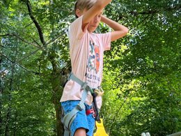 Camping Pas Cher vous présente avec son site Officiel campingpascher.fr, le Camping Maeva Escapade Les Trois Sources classé 4 étoiles, situé sur la commune de Sousceyrac dans le département Lot (Midi Pyrénées) en France. Le camping Maeva Escapade Les Trois Sources, vous présente un hébergement de type bungalow toilé de 20 m² pour 2 personnes. Le camping Maeva Escapade Les Trois Sources vous proposeun séjour PAS CHER avec une REMISEdu sam. 27 juin au sam. 04 juillet 2026, en promotion à -30% pour 7 nuits à 199 € au lieu de 284,29 € soit une Économie de 85,29 €. Cette location propose 17 dates différentes pour réserver votre séjour. Découvrez également les 7 autres gammes d'hébergements du camping. Les Avis clients pour le Camping Maeva Escapade Les Trois Sources sont excellents avec une note moyenne de 8 sur 10. RivièreÉtang, Piscine chauffée, Piscine extérieure, Animations familiales, Club ados, Club enfants, Aire de jeux enfants, Baby-foot, Canoë-kayak, Paddle, Parcours sportif, Ping-pong, Piscine, Pédalo, Pétanque, Randonnée, Structure gonflable enfants, Terrain multisports, Trampoline, Bar, Dépôt de pain, Pizzeria, Snack/Bar, Épicerie,... En savoir plus : cliquez-ICI.