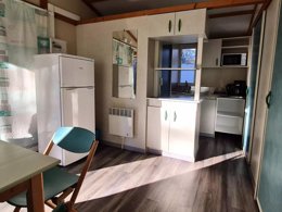 Camping Pas Cher vous présente avec son site Officiel campingpascher.fr, le Camping Maeva Escapade Les Trois Sources classé 4 étoiles, situé sur la commune de Sousceyrac dans le département Lot (Midi Pyrénées) en France. Le camping Maeva Escapade Les Trois Sources, vous présente un hébergement de type chalet de 21 m² pour 2 personnes. Le camping Maeva Escapade Les Trois Sources vous proposeun séjour PAS CHER avec une REMISEdu lundi 27 avril au lundi 04 mai 2026, en promotion à -30% pour 7 nuits à 189 € au lieu de 270,0 € soit une Économie de 81 €. Cette location propose 83 dates différentes pour réserver votre séjour. Découvrez également les 7 autres gammes d'hébergements du camping. Les Avis clients pour le Camping Maeva Escapade Les Trois Sources sont excellents avec une note moyenne de 8 sur 10. RivièreÉtang, Piscine chauffée, Piscine extérieure, Animations familiales, Club ados, Club enfants, Aire de jeux enfants, Baby-foot, Canoë-kayak, Paddle, Parcours sportif, Ping-pong, Piscine, Pédalo, Pétanque, Randonnée, Structure gonflable enfants, Terrain multisports, Trampoline, Bar, Dépôt de pain, Pizzeria, Snack/Bar, Épicerie,... En savoir plus : cliquez-ICI.