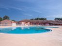 Camping Pas Cher vous présente avec son site Officiel campingpascher.fr, la Résidence RésidenceClub Les Villas Du Lac - Vacancéole classé 3 étoiles, située sur la commune de Soustons dans le département Landes (Aquitaine) en France. La résidence RésidenceClub Les Villas Du Lac - Vacancéole, vous présente un hébergement de type studio de 28 m² pour 4 personnes et télévision. La résidence RésidenceClub Les Villas Du Lac - Vacancéole vous propose du sam. 12 septembre au sam. 19 septembre 2026, en promotion à -25% pour 7 nuits à 258 € au lieu de 344,0 € soit une Économie de 86 €. Cette location propose 54 dates différentes pour réserver votre séjour. Découvrez également les 5 autres gammes d'hébergements de la résidence. Les Avis clients pour la Résidence RésidenceClub Les Villas Du Lac - Vacancéole sont excellents avec une note moyenne de 8 sur 10. Piscine extérieure, Aire de jeux enfants, Canoë-kayak, Centre équestre, Court de tennis, Golf, Pétanque, Terrain de volley-ball, Terrain multisports,... En savoir plus : cliquez-ICI.