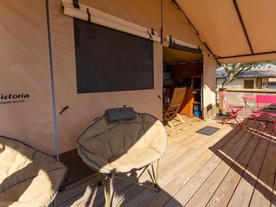 Cliquez pour découvrir toutes les photos de l'HÉBERGEMENT ! tente en toile et bois - Nature L'Airial photo 2