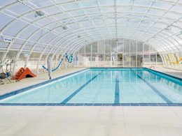 Camping Pas Cher vous présente avec son site Officiel campingpascher.fr, le Camping Nature L'Airial classé 4 étoiles, situé sur la commune de Soustons dans le département Landes (Aquitaine) en France. Le camping Nature L'Airial, vous présente un hébergement de type bungalow de 26 m² avec climatisation. Le camping Nature L'Airial vous propose du lundi 30 mars au lundi 06 avril 2026, en promotion à -4% pour 7 nuits à 362,75 € au lieu de 380,0 € soit une Économie de 17,25 €. Cette location propose 189 dates différentes pour réserver votre séjour. Découvrez également les 8 autres gammes d'hébergements du camping. Les Avis clients pour le Camping Nature L'Airial sont excellents avec une note moyenne de 8 sur 10. Piscine couverte, Piscine extérieure, Animations familiales, Club ados, Club enfants, Aire de jeux enfants, Centre équestre, Court de tennis, Golf, Parcours sportif, Ping-pong, Pétanque, Randonnée, Terrain de volley-ball, Terrain multisports, Bar, Dépôt de pain, Plats à emporter, Snack/Bar, Supermarché, Épicerie,... En savoir plus : cliquez-ICI.