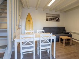 Camping Pas Cher vous présente avec son site Officiel campingpascher.fr, le Camping Nature L'Airial classé 4 étoiles, situé sur la commune de Soustons dans le département Landes (Aquitaine) en France. Le camping Nature L'Airial vous propose un hébergement de type appartement de 32 m² pour 2 personnes. L'établissement vous propose 8 autres types d'hébergements. Découvrez tous nos séjours à petits prix dans la commune et aux alentours de Soustons du département : Landes (Aquitaine). Les Avis clients pour le Camping Nature L'Airial sont excellents avec une note moyenne de 8 sur 10. Piscine couverte, Piscine extérieure, Animations familiales, Club ados, Club enfants, Aire de jeux enfants, Centre équestre, Court de tennis, Golf, Parcours sportif, Ping-pong, Pétanque, Randonnée, Terrain de volley-ball, Terrain multisports, Bar, Dépôt de pain, Plats à emporter, Snack/Bar, Supermarché, Épicerie,... En savoir plus : cliquez-ICI.