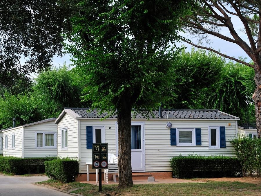 Camping Pas Cher vous présente avec son site Officiel campingpascher.fr, le Camping Eurocamping classé 4 étoiles, situé sur la commune de Sant Antoni De Calonge dans le département Gérone (Catalogne) en Espagne. Le camping Eurocamping, vous présente un hébergement de type mobil-home de 25 m² avec climatisation et télévision. Le camping Eurocamping vous propose du vendredi 05 juin au vendredi 12 juin 2026 avec un DÉPART DEMAIN pour 7 nuits à 994€. Cette location propose 36 dates différentes pour réserver votre séjour. Découvrez également les 2 autres gammes d'hébergements du camping. Les Avis clients pour le Camping Eurocamping sont excellents avec une note moyenne de 8 sur 10. Piscine extérieure, Animations familiales, Club enfants, Aire de jeux enfants, Centre équestre, Golf, Ping-pong, Plongée, Terrain de football, Terrain multisports, Bar, Dépôt de pain, Plats à emporter, Restaurant, Snack/Bar, Épicerie,... En savoir plus : cliquez-ICI.