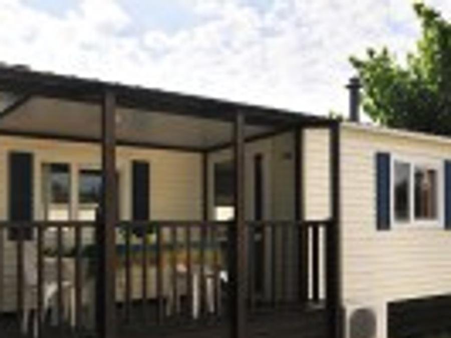 Camping Pas Cher vous présente avec son site Officiel campingpascher.fr, le Camping Eurocamping classé 4 étoiles, situé sur la commune de Sant Antoni De Calonge dans le département Gérone (Catalogne) en Espagne. Le camping Eurocamping, vous présente un hébergement de type mobil-home de 32 m² avec climatisation et télévision. Le camping Eurocamping vous propose du vendredi 05 juin au vendredi 12 juin 2026 avec un DÉPART DEMAIN pour 7 nuits à 994€. Cette location propose 36 dates différentes pour réserver votre séjour. Découvrez également les 2 autres gammes d'hébergements du camping. Les Avis clients pour le Camping Eurocamping sont excellents avec une note moyenne de 8 sur 10. Piscine extérieure, Animations familiales, Club enfants, Aire de jeux enfants, Centre équestre, Golf, Ping-pong, Plongée, Terrain de football, Terrain multisports, Bar, Dépôt de pain, Plats à emporter, Restaurant, Snack/Bar, Épicerie,... En savoir plus : cliquez-ICI.