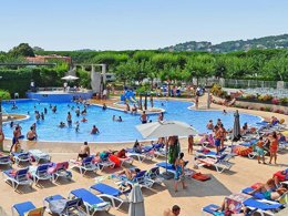 Camping Pas Cher vous présente avec son site Officiel campingpascher.fr, le Camping Eurocamping classé 4 étoiles, situé sur la commune de Sant Antoni De Calonge dans le département Gérone (Catalogne) en Espagne. Le camping Eurocamping, vous présente un hébergement de type mobil-home de 25 m² avec climatisation et télévision. Le camping Eurocamping vous propose du vendredi 05 juin au vendredi 12 juin 2026 avec un DÉPART DEMAIN pour 7 nuits à 994€. Cette location propose 36 dates différentes pour réserver votre séjour. Découvrez également les 2 autres gammes d'hébergements du camping. Les Avis clients pour le Camping Eurocamping sont excellents avec une note moyenne de 8 sur 10. Piscine extérieure, Animations familiales, Club enfants, Aire de jeux enfants, Centre équestre, Golf, Ping-pong, Plongée, Terrain de football, Terrain multisports, Bar, Dépôt de pain, Plats à emporter, Restaurant, Snack/Bar, Épicerie,... En savoir plus : cliquez-ICI.