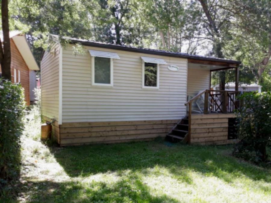 Camping Pas Cher vous présente avec son site Officiel campingpascher.fr, le Camping Le Pré Saint André classé 3 étoiles, situé sur la commune de Souvignargues dans le département Gard (Languedoc Roussillon) en France. Le camping Le Pré Saint André, vous présente un hébergement de type mobil-home de 25 m² avec climatisation. Le camping Le Pré Saint André vous propose du sam. 29 août au sam. 05 septembre 2026, en promotion à -20% pour 7 nuits à 436 € au lieu de 546,0 € soit une Économie de 110 €. Cette location propose 44 dates différentes pour réserver votre séjour. Découvrez également les 9 autres gammes d'hébergements du camping. Les Avis clients pour le Camping Le Pré Saint André sont excellents avec une note moyenne de 8 sur 10. Piscine chauffée, Piscine extérieure, Animations familiales, Aire de jeux enfants, Baby-foot, Ping-pong, Piscine, Pétanque, Salle de jeux vidéo, Terrain de football, Terrain de volley-ball, Bar, Boulangerie, Dépôt de pain, Pizzeria, Plats à emporter, Restaurant, Snack/Bar, Station-service, Supermarché,... En savoir plus : cliquez-ICI.