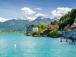 Camping Pas Cher vous présente avec son site Officiel campingpascher.fr, le Camping Lanfonnet, situé sur la commune de Talloires dans le département Haute-savoie (Rhône Alpes) en France. Le camping Lanfonnet, vous présente un hébergement de type mobil-home de 15 m². Le camping Lanfonnet vous propose du sam. 29 août au sam. 05 septembre 2026 pour 7 nuits à 470.4€. Cette location propose 3 dates différentes pour réserver votre séjour. Découvrez également les 4 autres gammes d'hébergements du camping. Les Avis clients pour le Camping Lanfonnet sont excellents avec une note moyenne de 8 sur 10. Aire de jeux enfants, Baby-foot, Canoë-kayak, Centre équestre, Golf, Ping-pong, Pétanque, Bar, Épicerie,... En savoir plus : cliquez-ICI.
