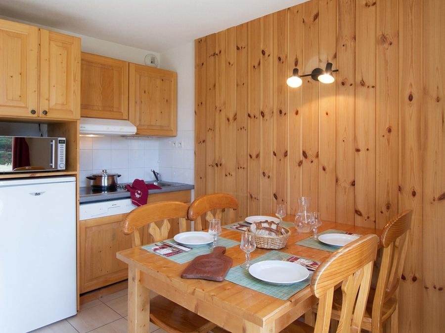Camping Pas Cher vous présente avec son site Officiel campingpascher.fr, la Résidence Odalys Référence L'Orée Des Pistes classé 4 étoiles, située sur la commune de Superdevoluy dans le département Hautes-alpes (Provence Alpes Côte D'azur) en France. La résidence Odalys Référence L'Orée Des Pistes, vous présente un hébergement de type appartement de 34 m² et télévision. La résidence Odalys Référence L'Orée Des Pistes vous proposeun séjour PAS CHER avec une REMISEdu sam. 20 juin au sam. 27 juin 2026, en promotion à -30% pour 7 nuits à 265,30 € au lieu de 379,0 € soit une Économie de 113,70 €. Cette location propose 19 dates différentes pour réserver votre séjour. Découvrez également les 4 autres gammes d'hébergements de la résidence. Les Avis clients pour la Résidence Odalys Référence L'Orée Des Pistes sont de 7 sur 10. Piscine chauffée, Piscine couverte, Centre équestre, Court de tennis, Golf, Piscine, Randonnée, Salle de jeux vidéo,... En savoir plus : cliquez-ICI.