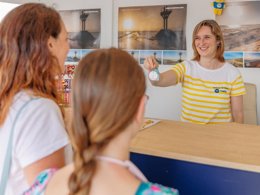 Camping Pas Cher vous présente avec son site Officiel campingpascher.fr, le Camping Maeva Escapades Sun Océan classé 3 étoiles, situé sur la commune de Talmont Saint Hilaire dans le département Vendée (Pays De La Loire) en France. Le camping Maeva Escapades Sun Océan, vous présente un hébergement de type hébergement insolite de 9 m² et télévision. Le camping Maeva Escapades Sun Océan vous proposeun séjour PAS CHER avec une REMISEdu sam. 11 avril au sam. 18 avril 2026, en promotion à -30% pour 7 nuits à 259 € au lieu de 370,0 € soit une Économie de 111 €. Cette location propose 103 dates différentes pour réserver votre séjour. Découvrez également les 15 autres gammes d'hébergements du camping. Les Avis clients pour le Camping Maeva Escapades Sun Océan sont excellents avec une note moyenne de 8 sur 10. Piscine chauffée, Piscine couverte, Animations familiales, Aire de jeux enfants, Baby-foot, Centre équestre, Court de tennis, Cyclisme, Golf, Ping-pong, Piscine, Pétanque, Randonnée, Terrain de volley-ball, Bar, Plats à emporter, Snack/Bar, Supermarché,... En savoir plus : cliquez-ICI.