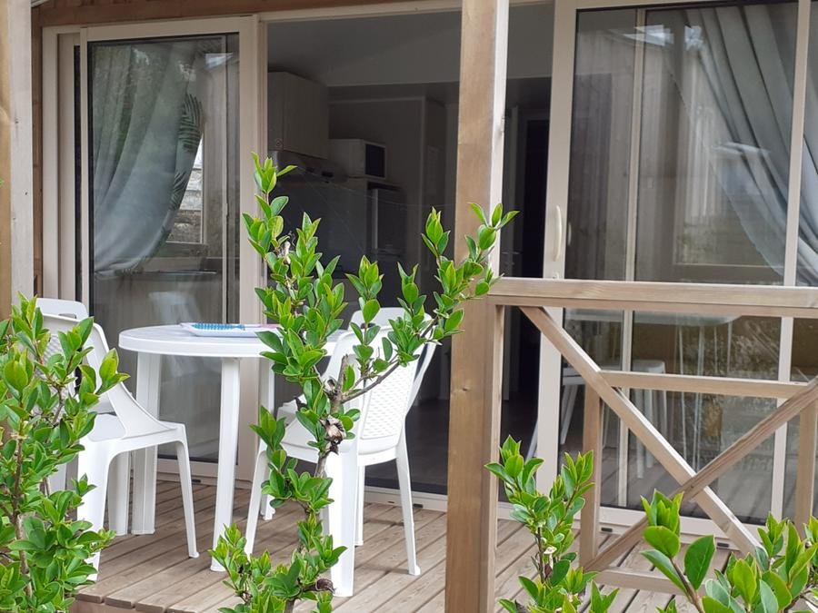 Camping Pas Cher vous présente avec son site Officiel campingpascher.fr, le Camping Flots De L'Océan classé 3 étoiles, situé sur la commune de Talmont Saint Hilaire dans le département Vendée (Pays De La Loire) en France. Le camping Flots De L'Océan, vous présente un hébergement de type mobil-home de 27 m² pour 4 personnes et télévision. Le camping Flots De L'Océan vous propose du sam. 19 septembre au sam. 26 septembre 2026 pour 7 nuits à 199€. Cette location propose 13 dates différentes pour réserver votre séjour. Découvrez également les 4 autres gammes d'hébergements du camping. Les Avis clients pour le Camping Flots De L'Océan sont excellents avec une note moyenne de 9 sur 10. Piscine couverte, Piscine extérieure, Animations familiales, Club enfants, Aire de jeux enfants, Baby-foot, Golf, Paddle, Ping-pong, Piscine, Plongée, Pétanque, Bar, Dépôt de pain, Plats à emporter, Supermarché, Épicerie,... En savoir plus : cliquez-ICI.