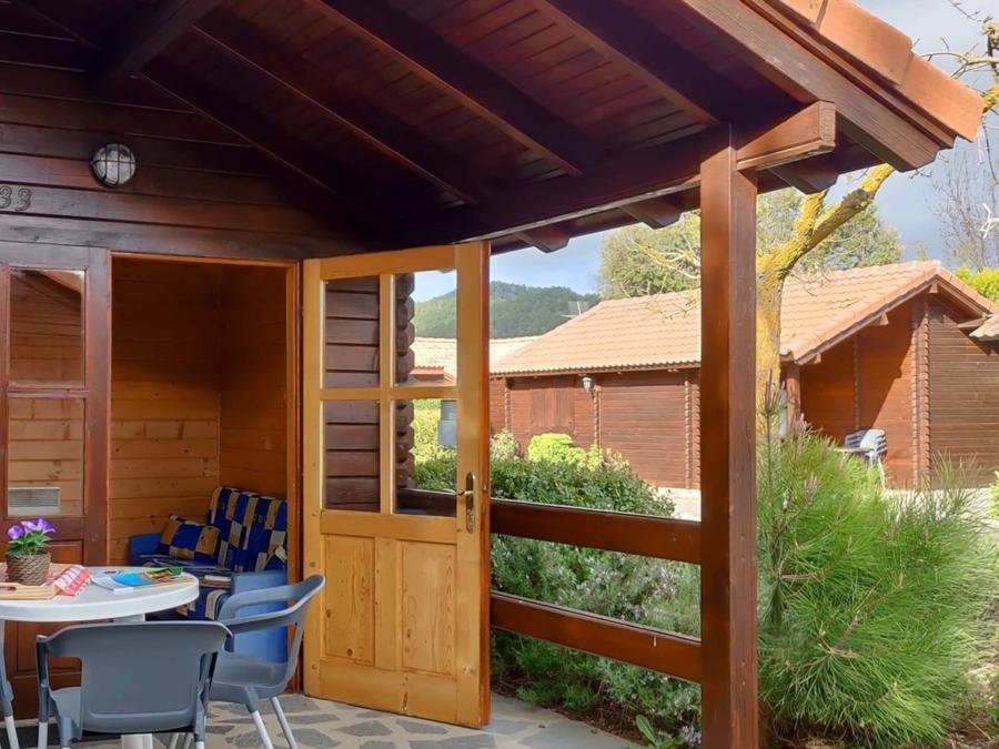 Camping Pas Cher vous présente avec son site Officiel campingpascher.fr, le Camping Prades Park classé 4 étoiles, situé sur la commune de Prades dans le département Tarragone (Catalogne) en Espagne. Le camping Prades Park vous propose un hébergement de type chalet de 40 m² (télévision). L'établissement vous propose 9 autres types d'hébergements. Découvrez tous nos séjours à petits prix dans la commune et aux alentours de Prades du département : Tarragone (Catalogne). Les Avis clients pour le Camping Prades Park sont excellents avec une note moyenne de 8 sur 10. Lac, Piscine extérieure, Animations familiales, Club enfants, Aire de jeux enfants, Canoë-kayak, Centre équestre, Cyclisme, Ping-pong, Terrain de basketball, Terrain de beach-volley, Terrain de football, Bar, Restaurant, Station-service, Supermarché, Épicerie,... En savoir plus : cliquez-ICI.