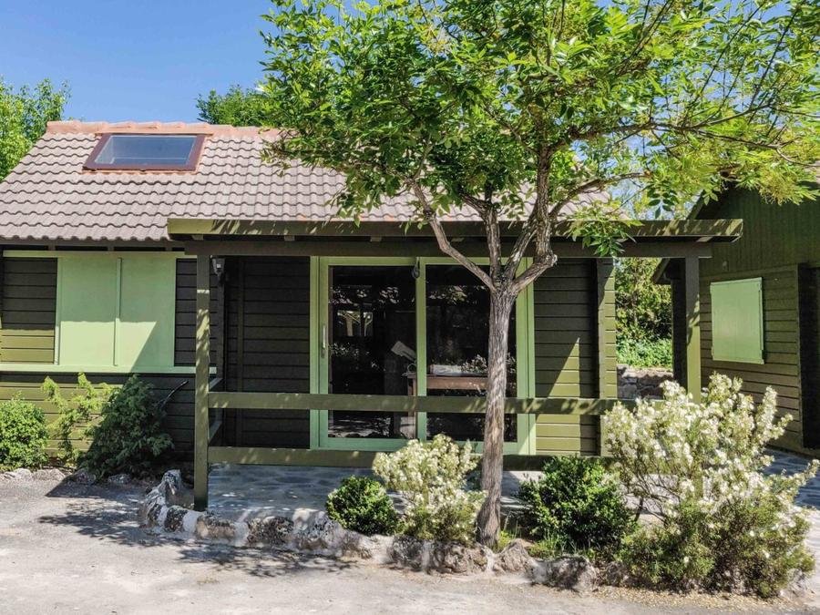 Camping Pas Cher vous présente avec son site Officiel campingpascher.fr, le Camping Prades Park classé 4 étoiles, situé sur la commune de Prades dans le département Tarragone (Catalogne) en Espagne. Le camping Prades Park vous propose un hébergement de type bungalow (télévision). L'établissement vous propose 9 autres types d'hébergements. Découvrez tous nos séjours à petits prix dans la commune et aux alentours de Prades du département : Tarragone (Catalogne). Les Avis clients pour le Camping Prades Park sont excellents avec une note moyenne de 8 sur 10. Lac, Piscine extérieure, Animations familiales, Club enfants, Aire de jeux enfants, Canoë-kayak, Centre équestre, Cyclisme, Ping-pong, Terrain de basketball, Terrain de beach-volley, Terrain de football, Bar, Restaurant, Station-service, Supermarché, Épicerie,... En savoir plus : cliquez-ICI.